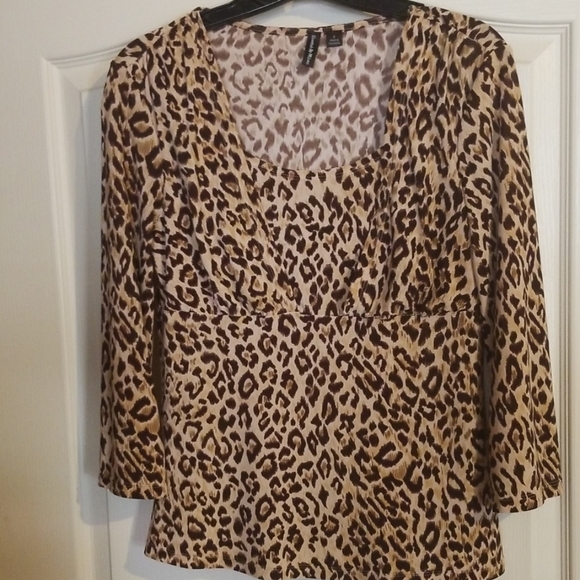 Essential by Milano Animal Print - Picture 1 of 3